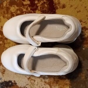 White zcoils. Size 8 women's Only worn a few times. Pre owned $50